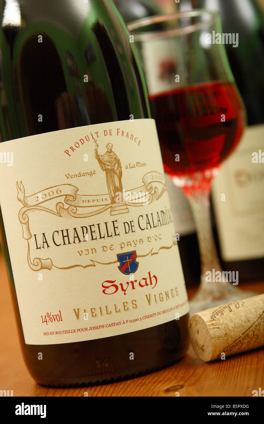 Il francese Syrah vino rosso etichetta bottiglia Vin de Pays d'Oc Foto Stock