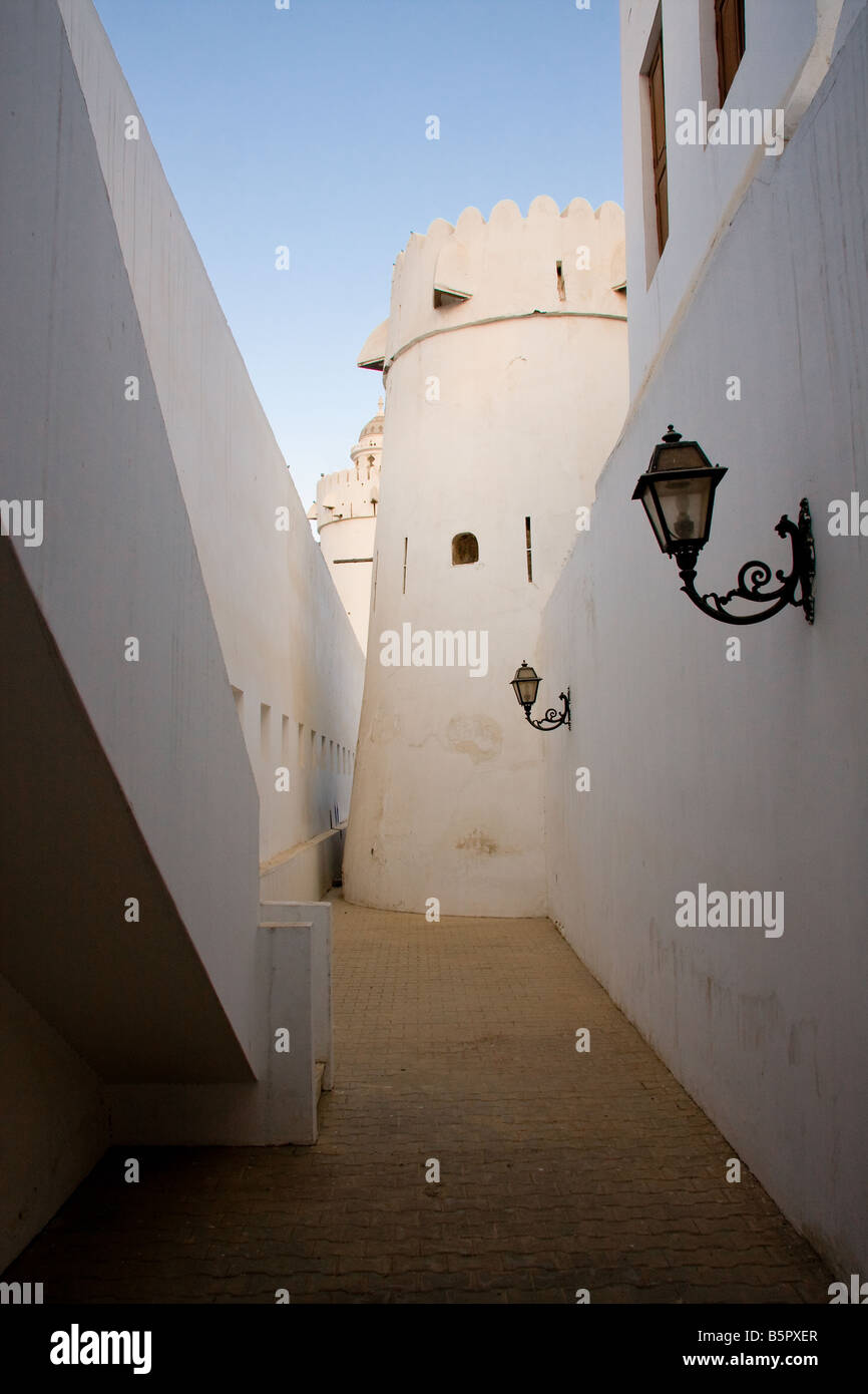 Corridoio interno entro il vecchio Al Jahili Fort di Abu Dhabi negli Emirati arabi uniti Foto Stock