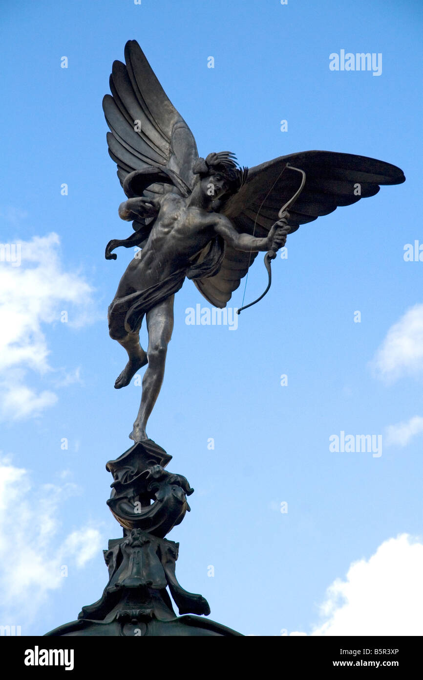 Anteros in cima alla Shaftsbury fontana commemorativa in Piccadilly Circus London Inghilterra England Foto Stock