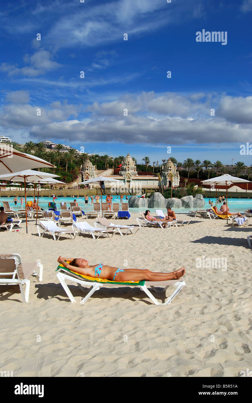 Palazzo d'onda e la laguna, Siam Park Water Kingdom Theme Park, Costa Adeje, Tenerife, Isole Canarie, Spagna Foto Stock