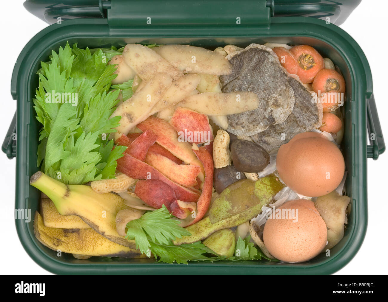 I rifiuti alimentari per ridurre in concime organico in riciclaggio domestico bidone dei rifiuti Foto Stock