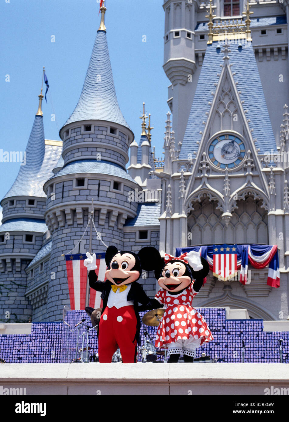 Il celebre Topolino e Minnie Mouse a Cenerentola del castello Foto Stock