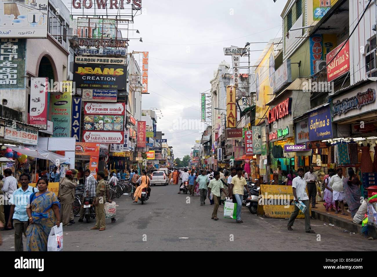 Nehru street a Pondicherry India. Foto Stock