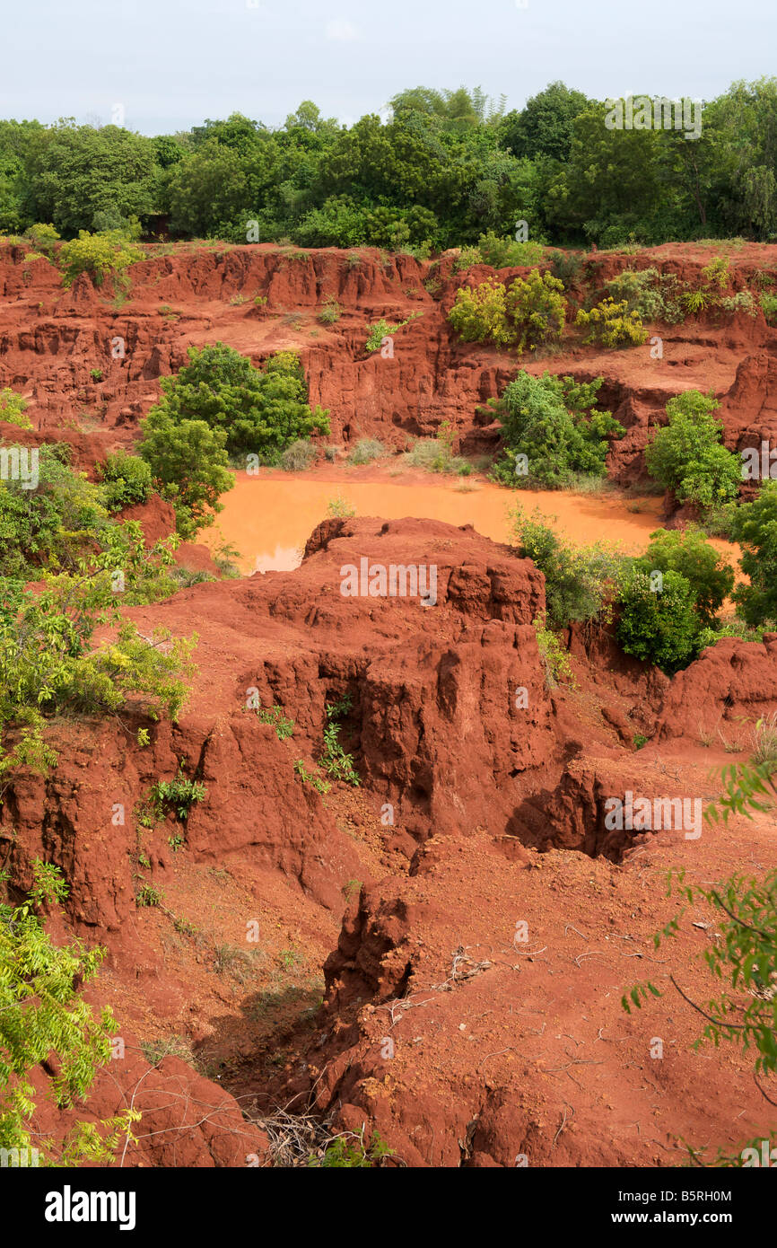 Le colline rosse (bombiapallyam) sulla periferia di Pondicherry India. Foto Stock
