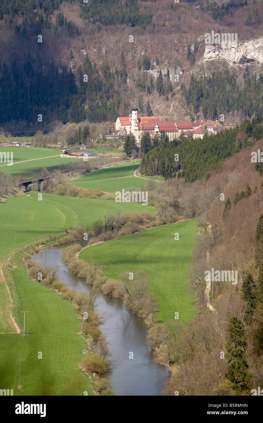 Vista dal look out vicino monastero di Beuron nella valle del Danubio jong Foto Stock
