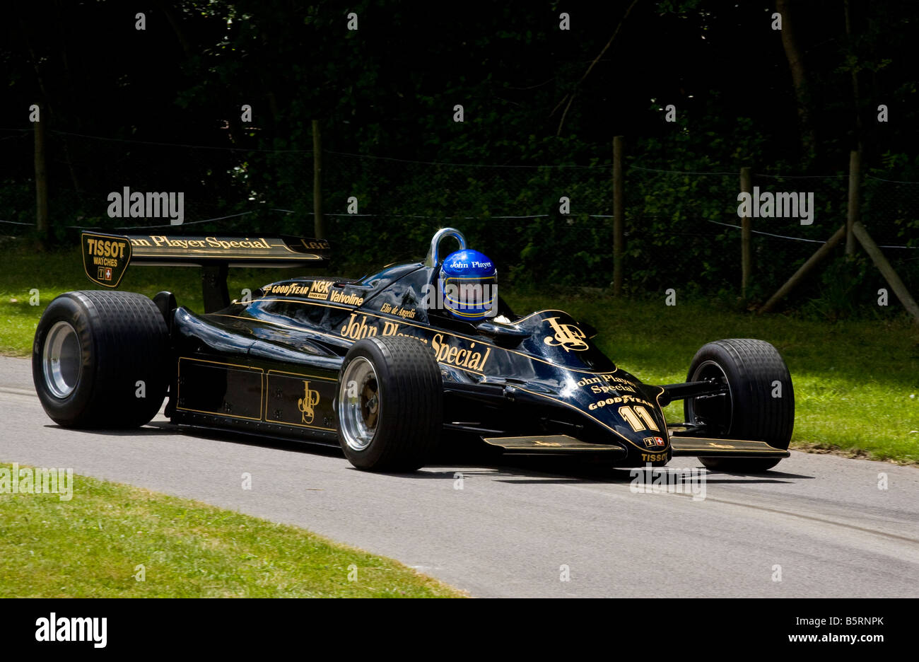 1982 Lotus-Cosworth 91 con autista Jim Bennett a Goodwood Festival della velocità, Sussex, Regno Unito. Foto Stock