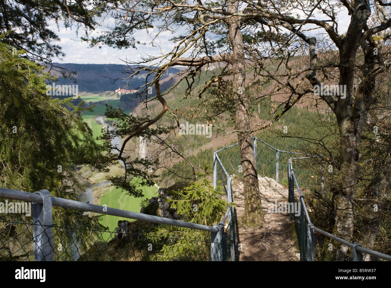 Vista dal look out vicino a Beuron nella valle del Danubio jong Germania Foto Stock