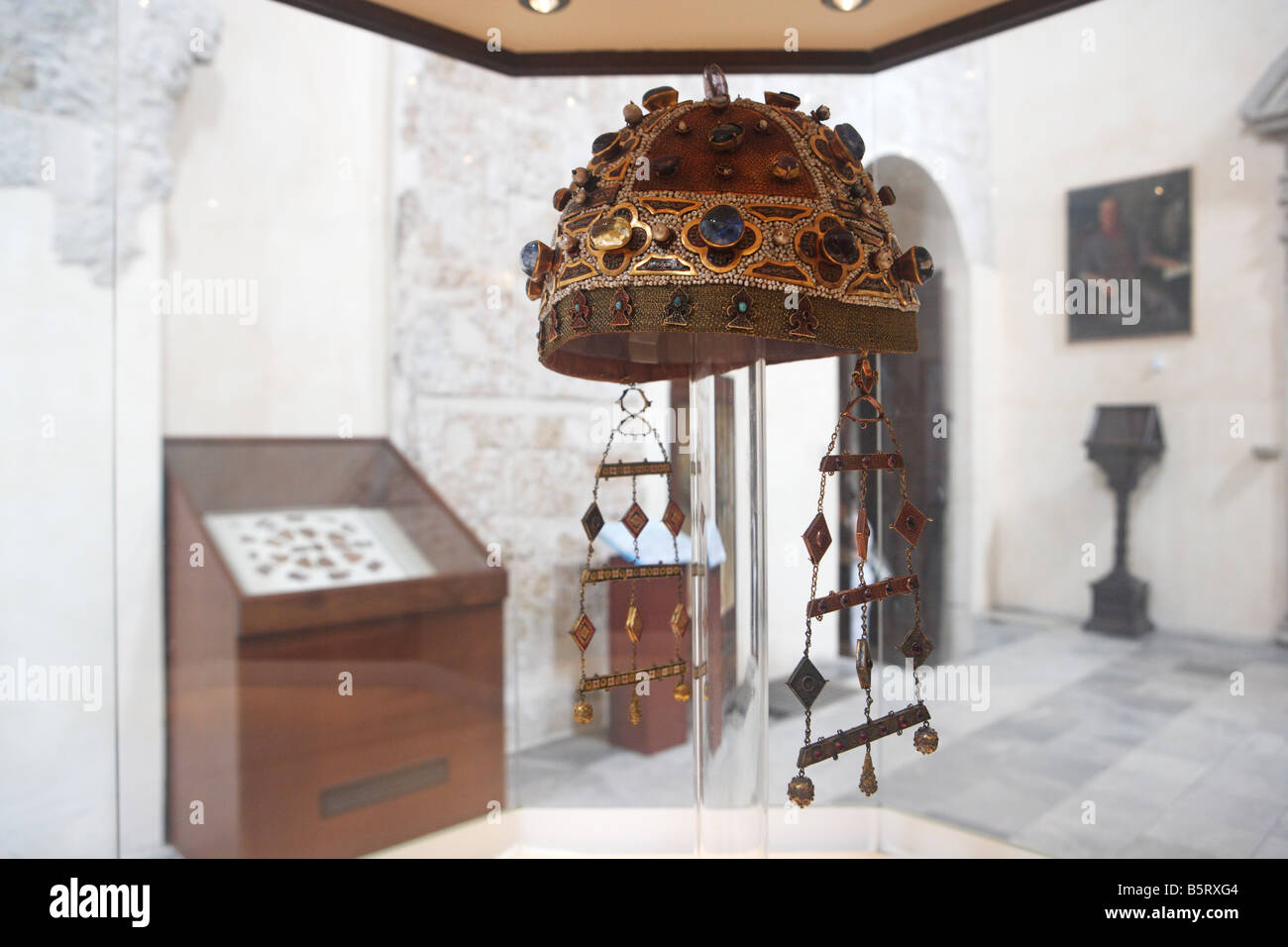 Corona di Costanza d'Aragona nel tesoro della Cattedrale di Palermo Sicilia  Foto stock - Alamy