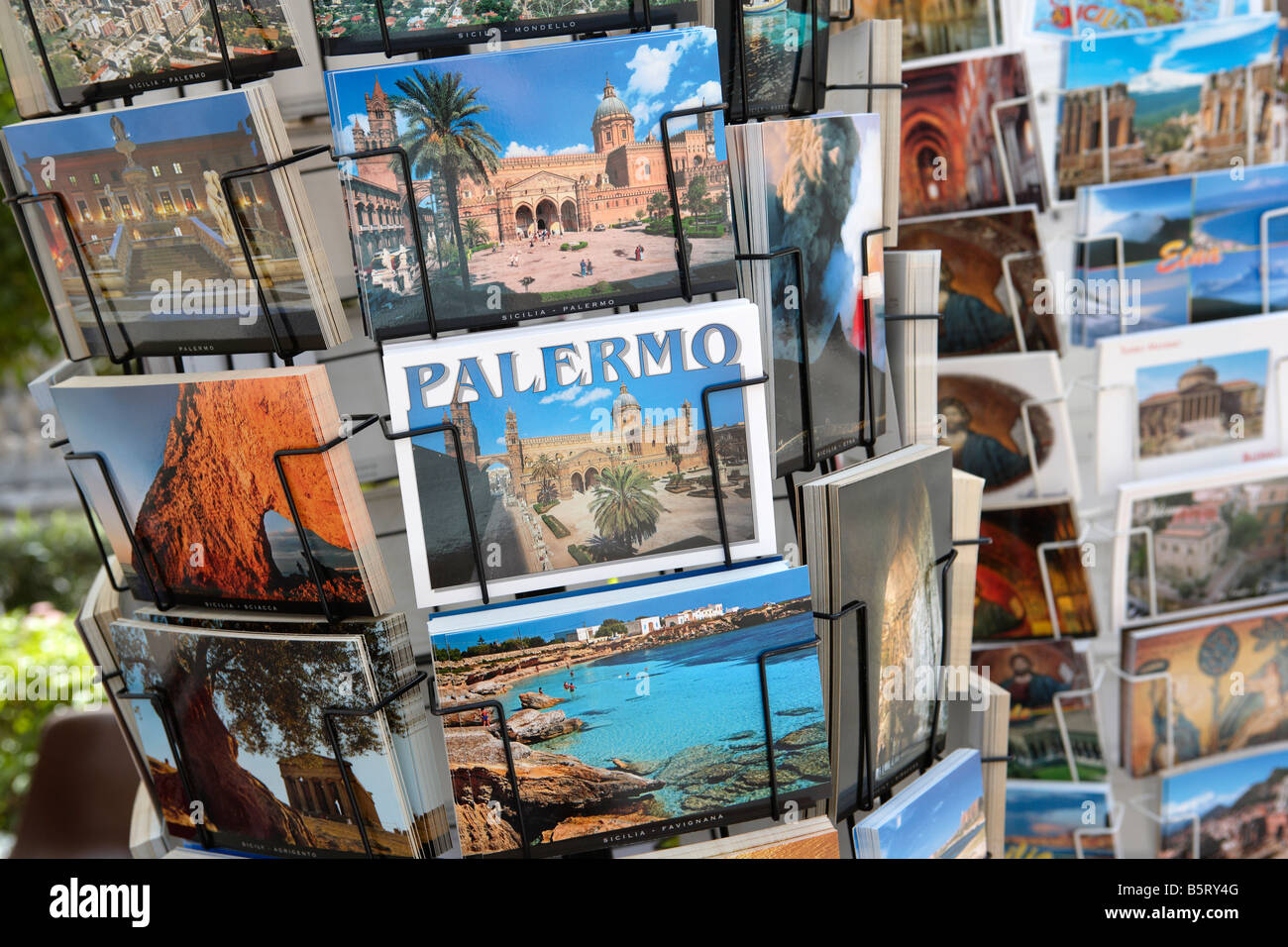 Visualizzazione delle cartoline di Palermo, Sicilia Foto Stock