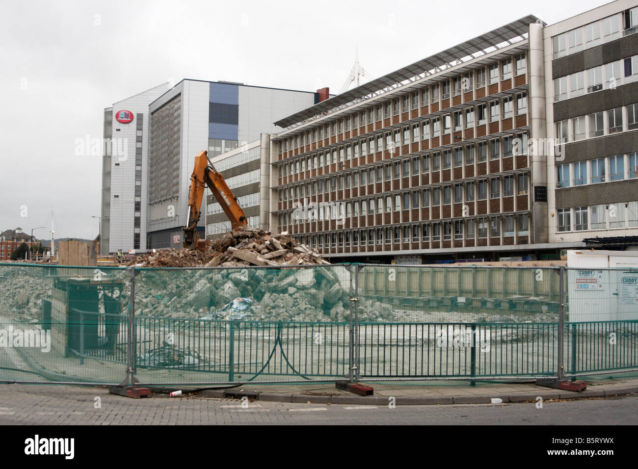 Edifici demoliti vicino a Cardiff alla stazione degli autobus nel centro di Cardiff, nel Galles del Sud, Regno Unito Foto Stock