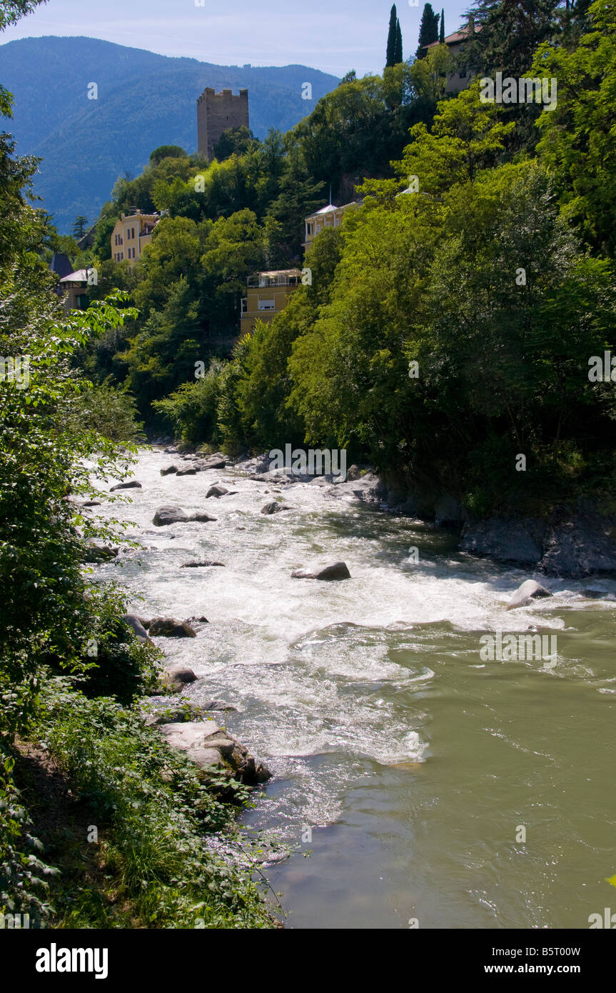 Il fiume Passirio vicino alla città di Merano, Alto Adige, Trentino Alto Adige, Italia. Foto Stock