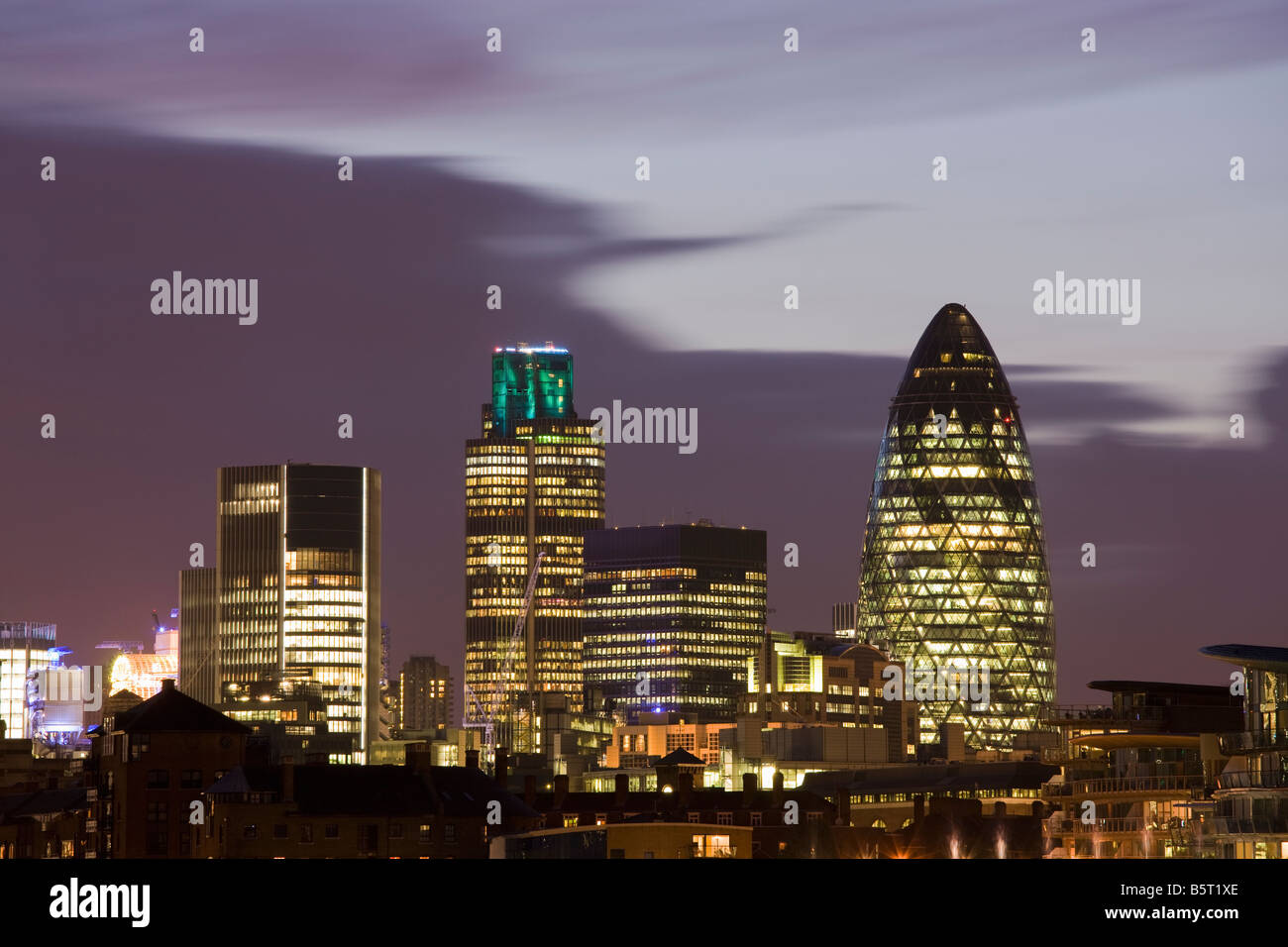 Regno Unito nel distretto finanziario londinese al crepuscolo Foto Stock