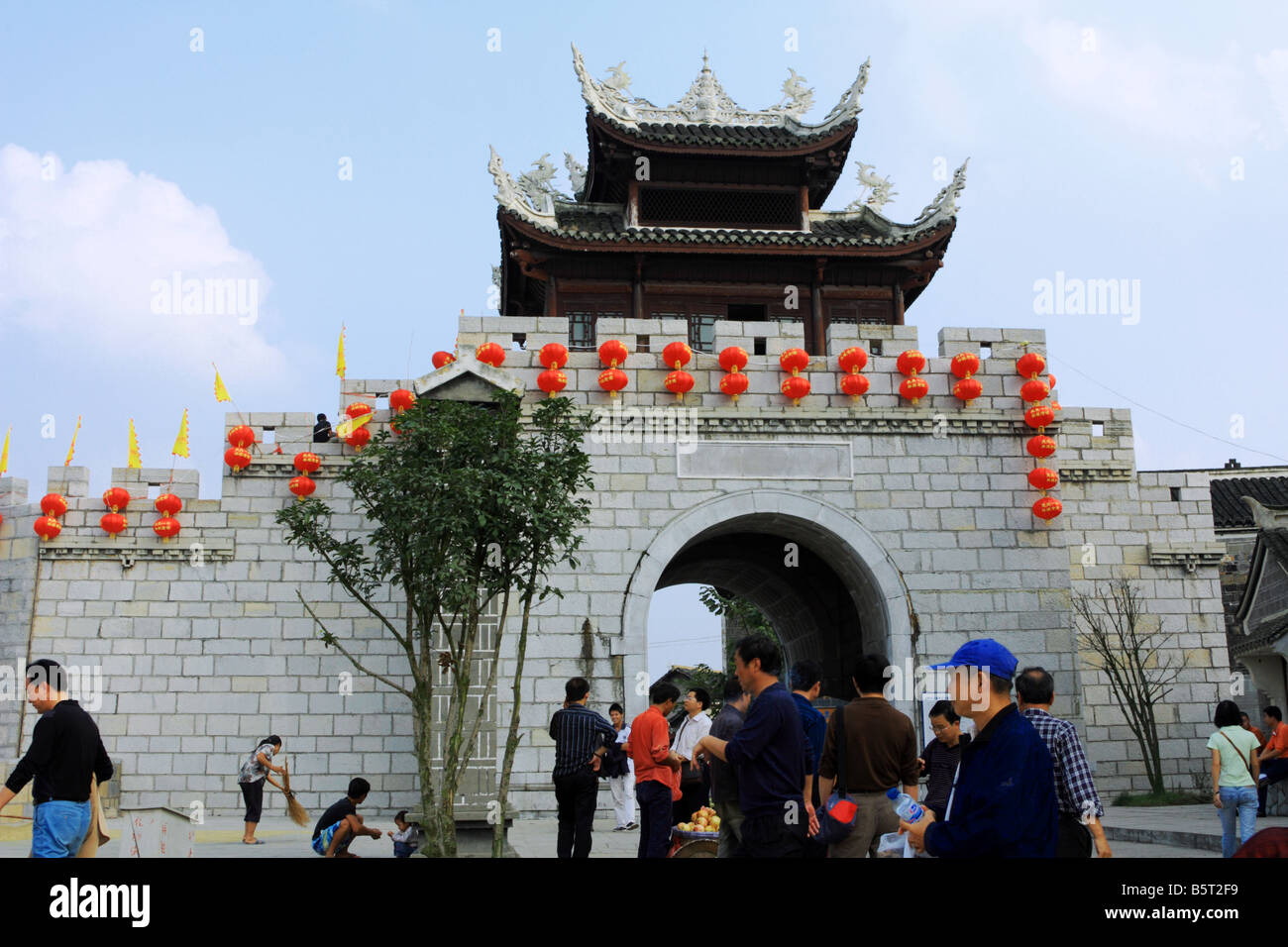 La città antica porta di Qing Yan o roccia verde nella provincia di Guizhou in Cina Foto Stock