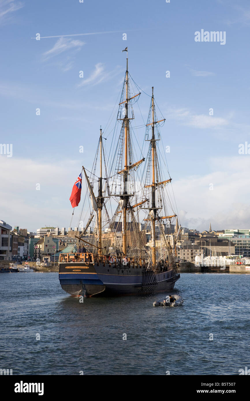 Il conte di Pembroke tre masted square rig Tall Ship, Plymouth, Devon, Regno Unito Foto Stock