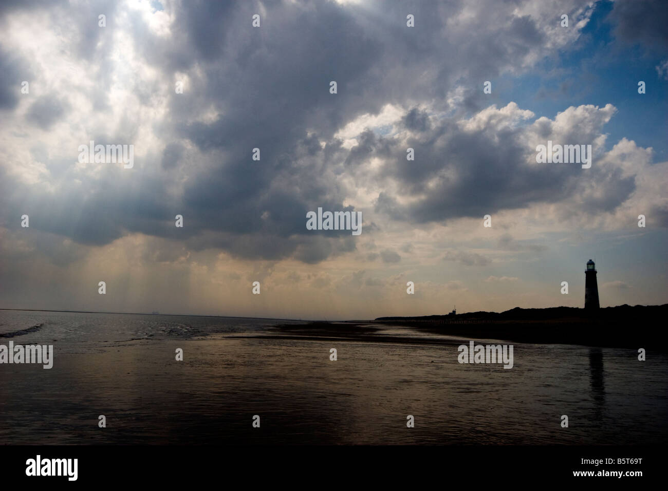 Tempesta che si avvicina al punto di disprezzare il Humber Estuary, sulla costa orientale in Inghilterra Foto Stock