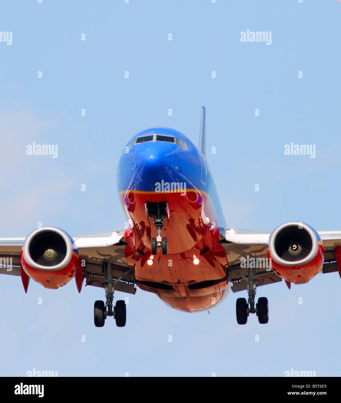 Aviogetti aeroplano atterrano in un aeroporto Foto Stock