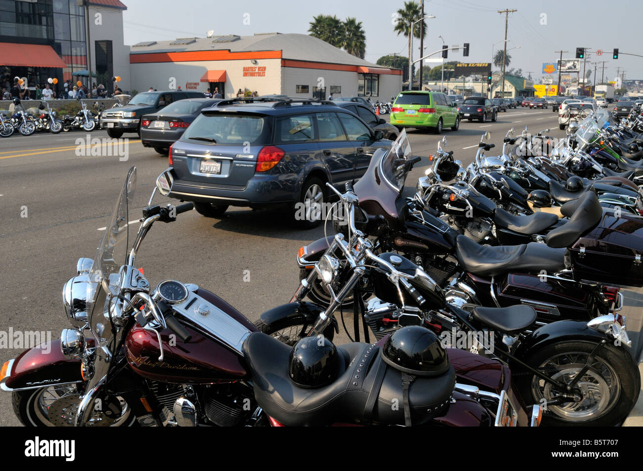 Harley-Davidson moto parcheggiate lungo Lincoln boulevard, Marina Del Rey, California Foto Stock