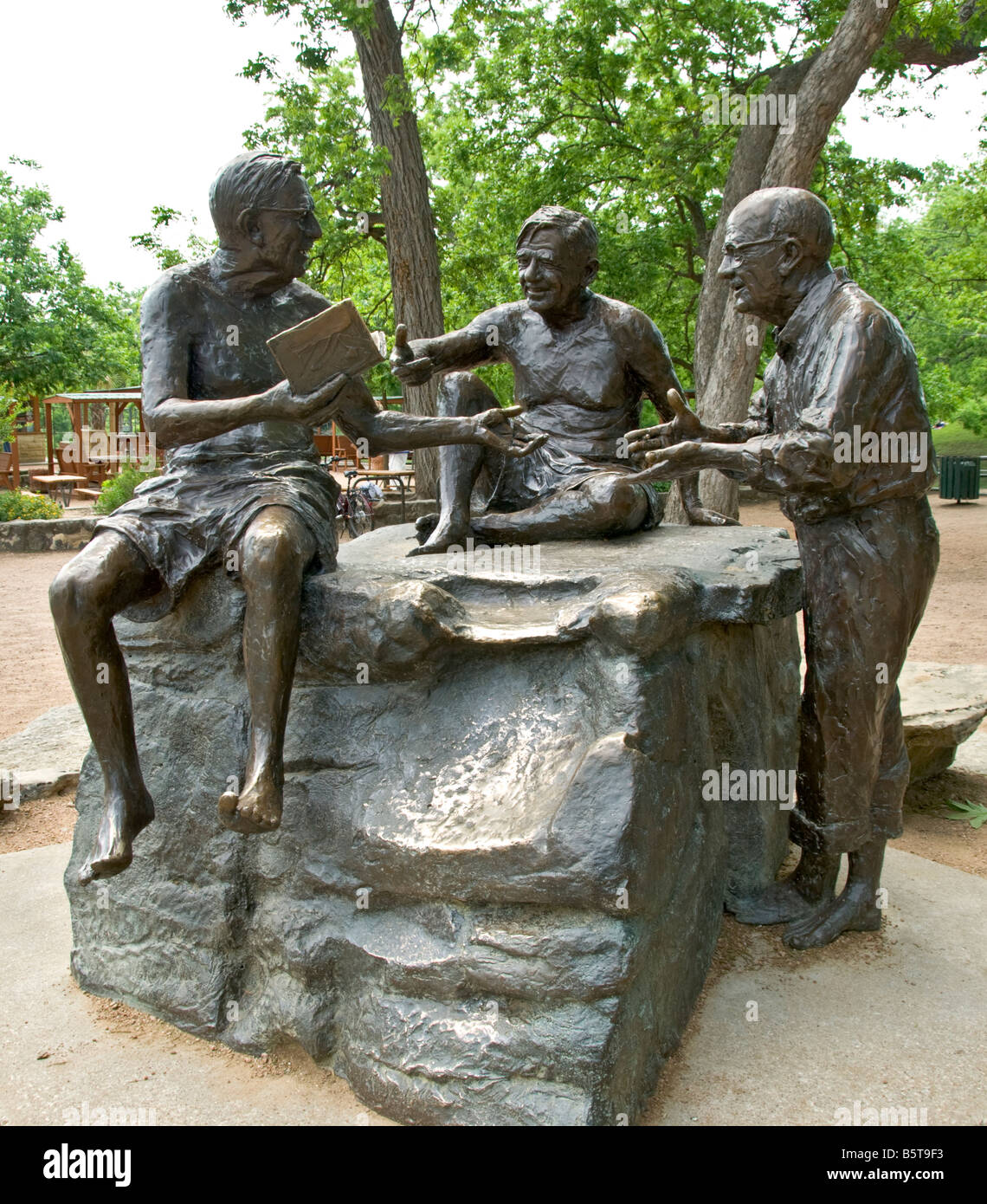 Texas Hill Country Austin Zilker park filosofi Rock scultura in bronzo di artista Glenna Goodacre Foto Stock