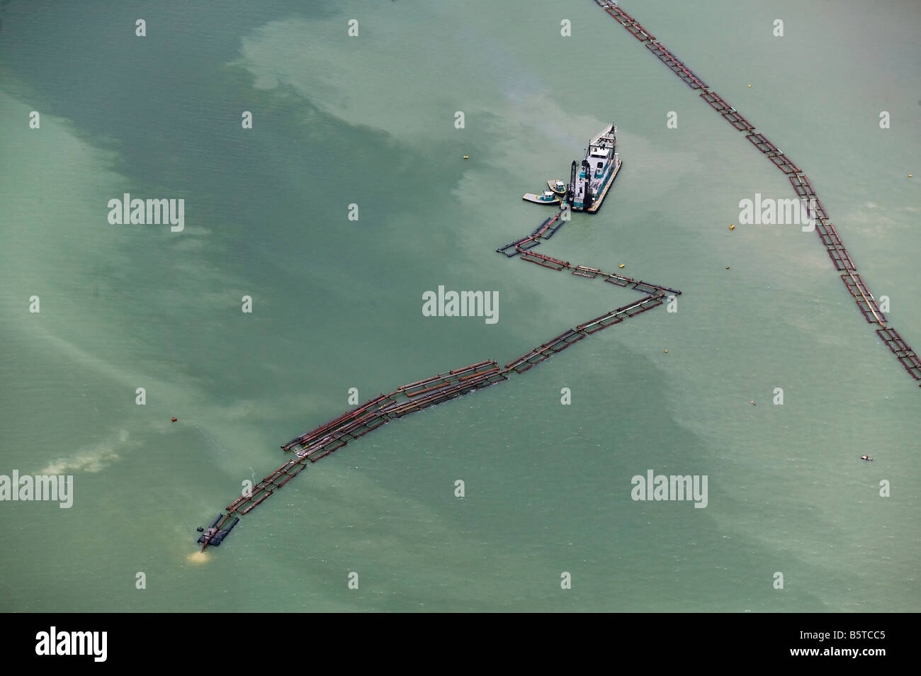 Vista aerea sopra pipeline flottante linea di flusso off Texas coast Foto Stock