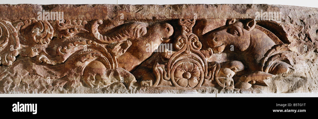 Architrave scolpito con animali di arenaria rossa e dal tempio vicino Delhi trovato annegato in Sultyan Garhi tomba del VI secolo a. Mu nazionali Foto Stock