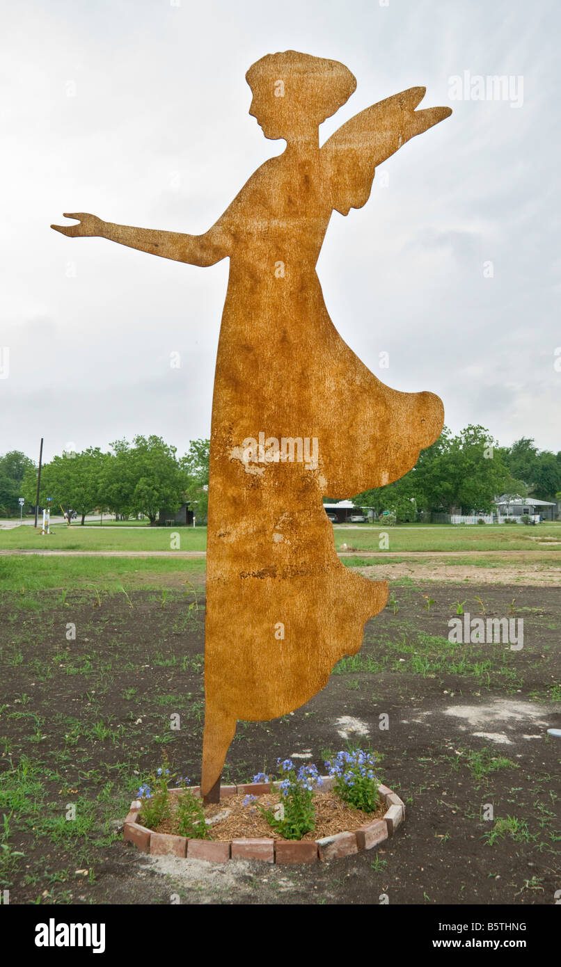 Texas Crawford ubicazione del Presidente George W Bush ranch Angelo scultura dell'artista Lei Hennessy Owen nel centro della città Foto Stock