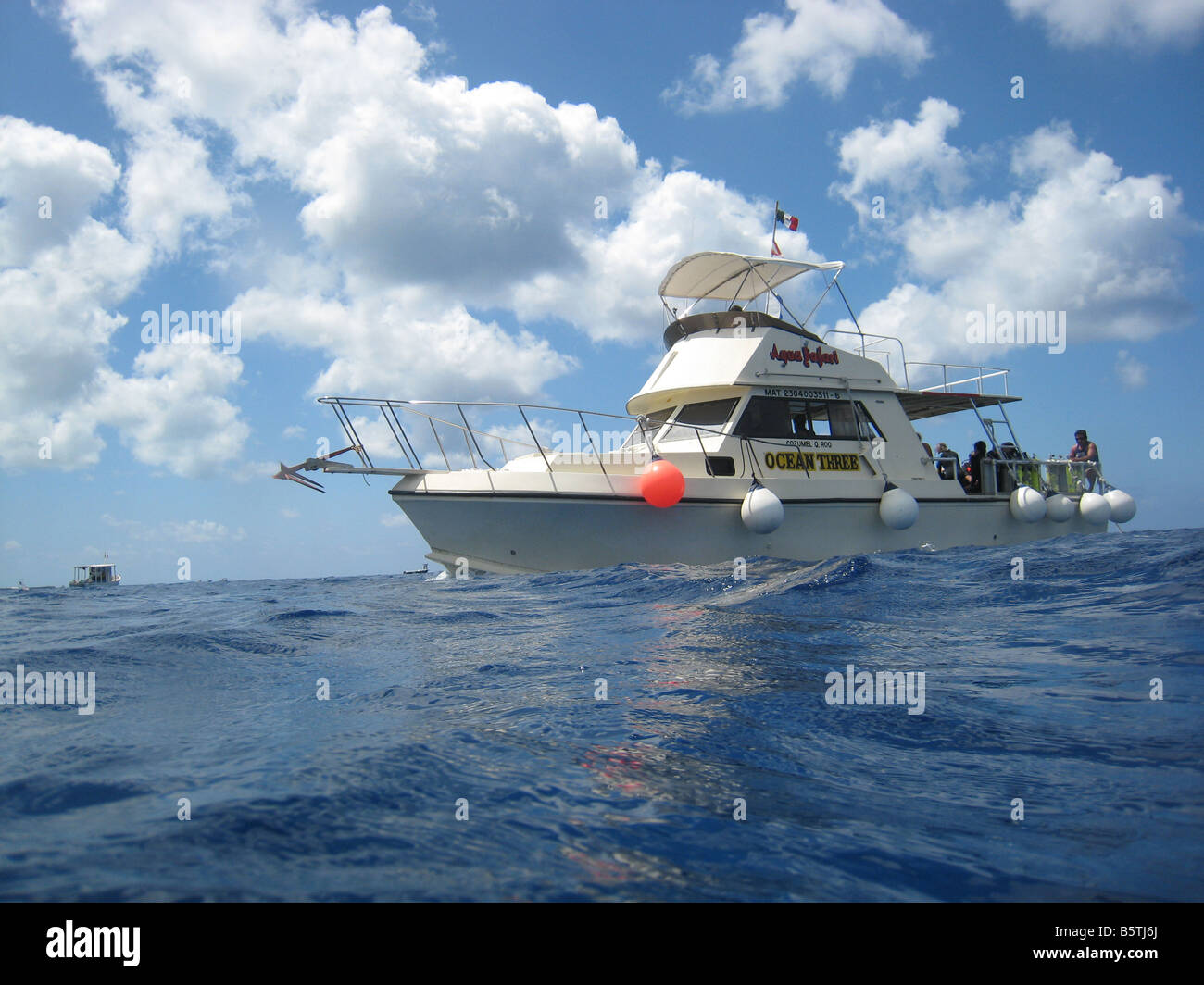 Barca di prelevare i subacquei cozumel messico Foto Stock