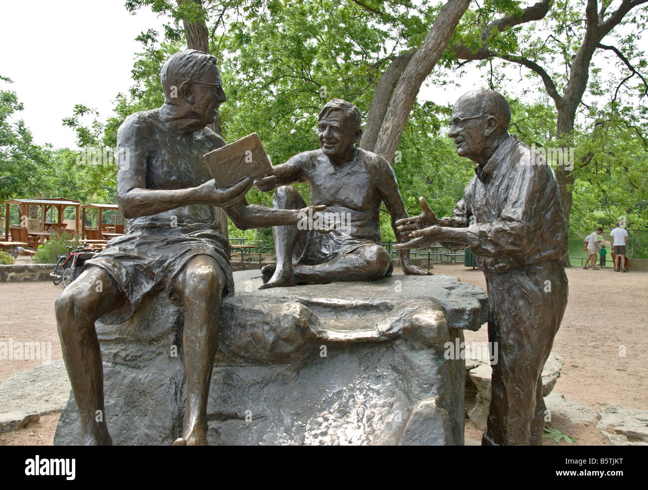 Texas Hill Country Austin Zilker park filosofi Rock scultura in bronzo di artista Glenna Goodacre Foto Stock