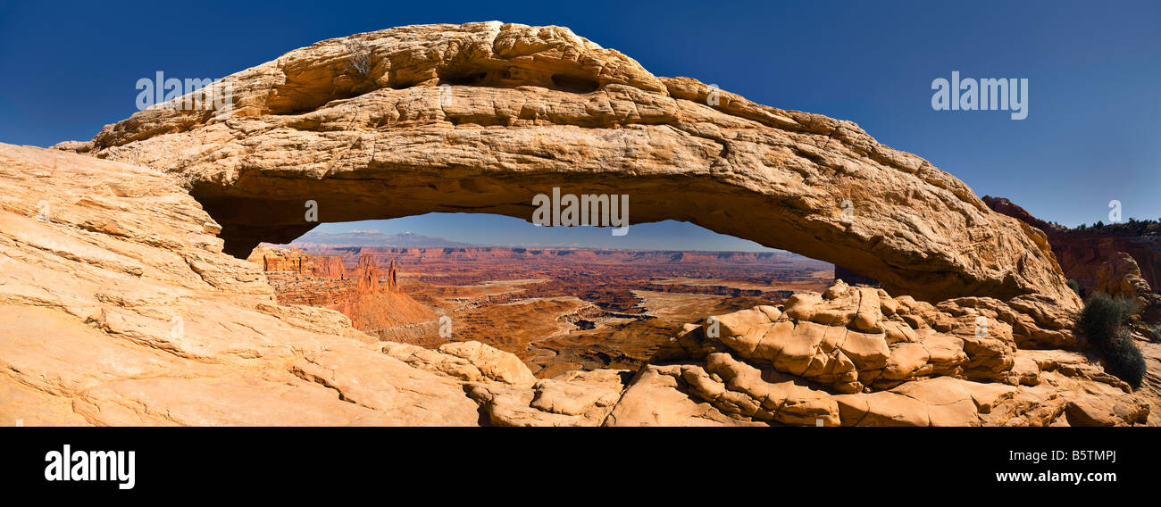 Mesa Arch nel Canyonlands National Park nello Utah Stati Uniti d'America Foto Stock