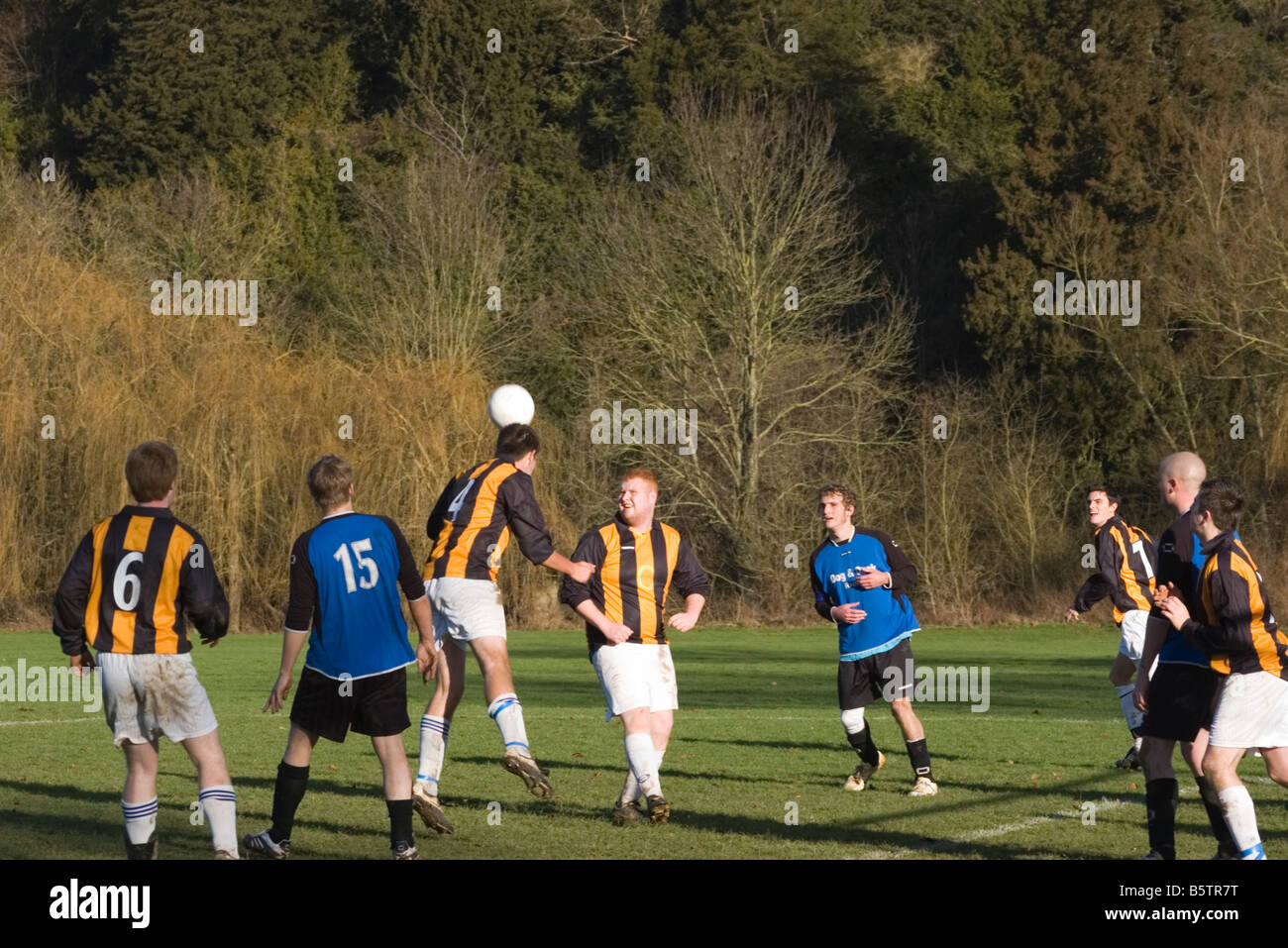 Domenica dilettanti calciatori League Football match i giocatori di calcio Foto Stock