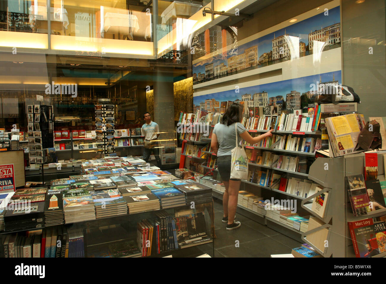 Libreria Mondadori Sestiere San Marco Venezia Veneto Italia Foto stock -  Alamy