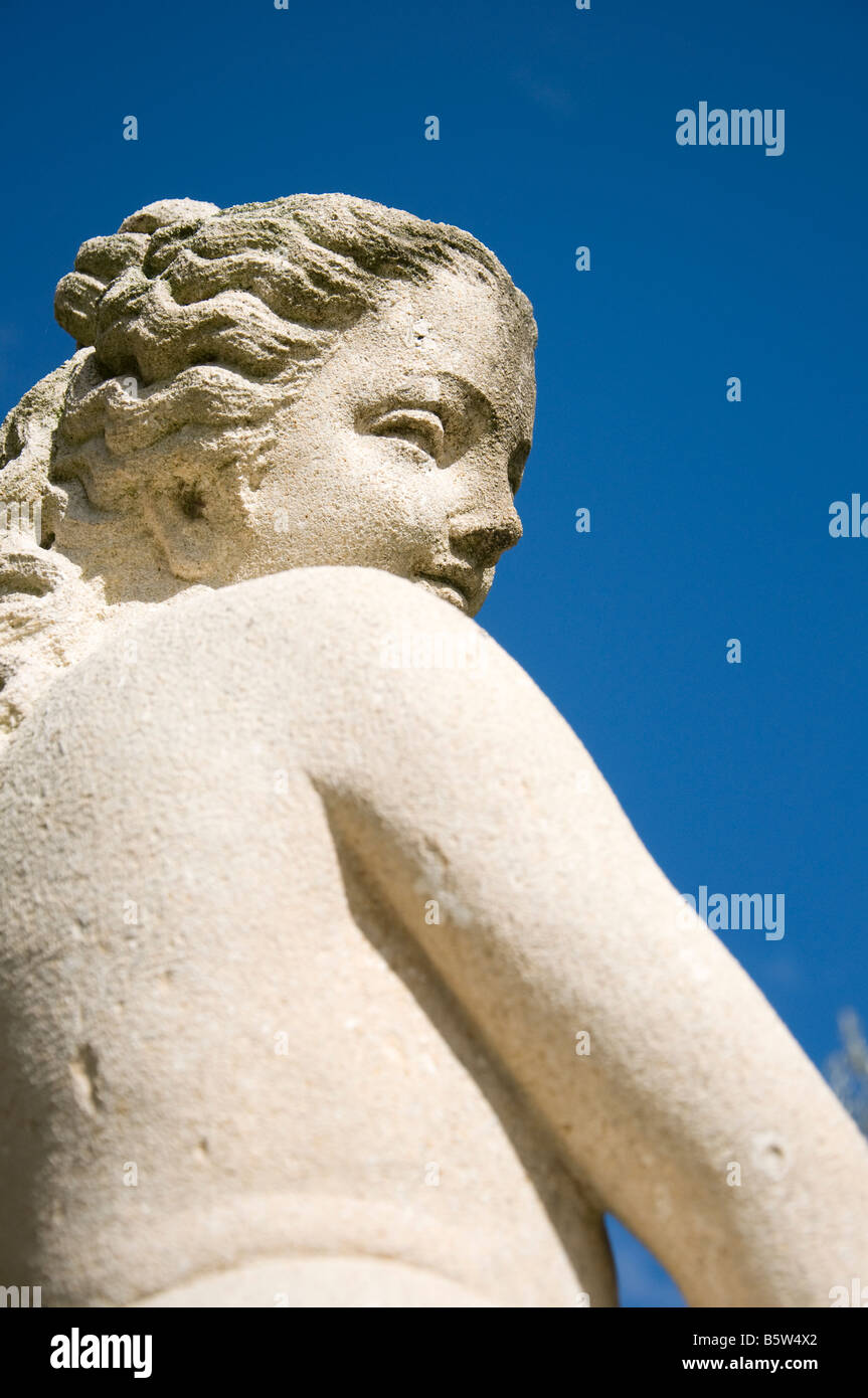 Femmina scolpito in pietra porta statua della zona di Tignale Lago di Garda Italia Foto Stock