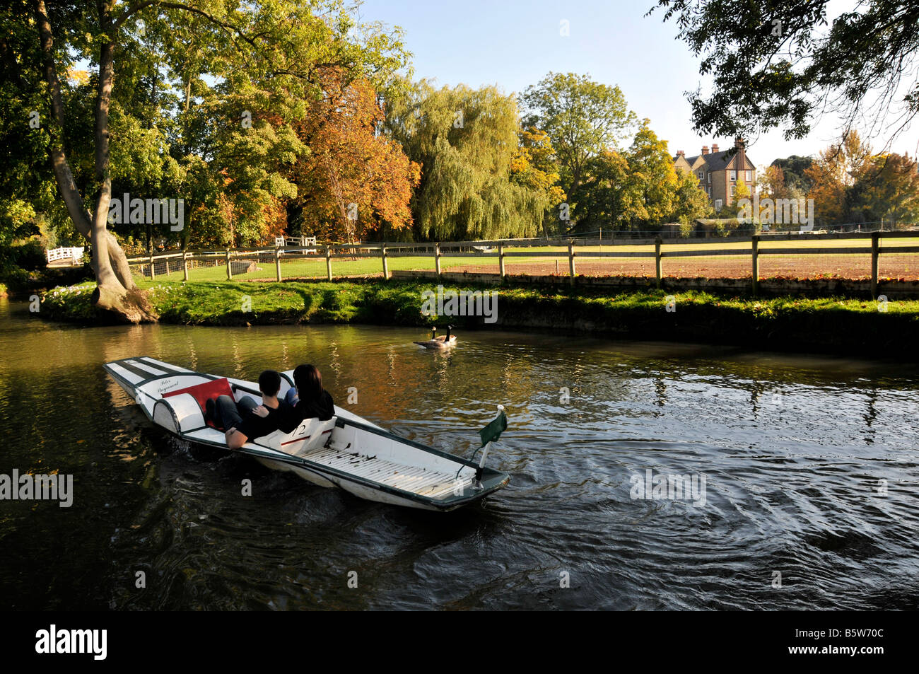 Punting nel fiume Tamigi Oxford Inghilterra Foto Stock