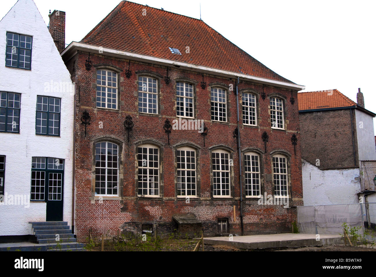 La costruzione di una comunità in il Beguinage in Kortrijk, Belgio Foto Stock