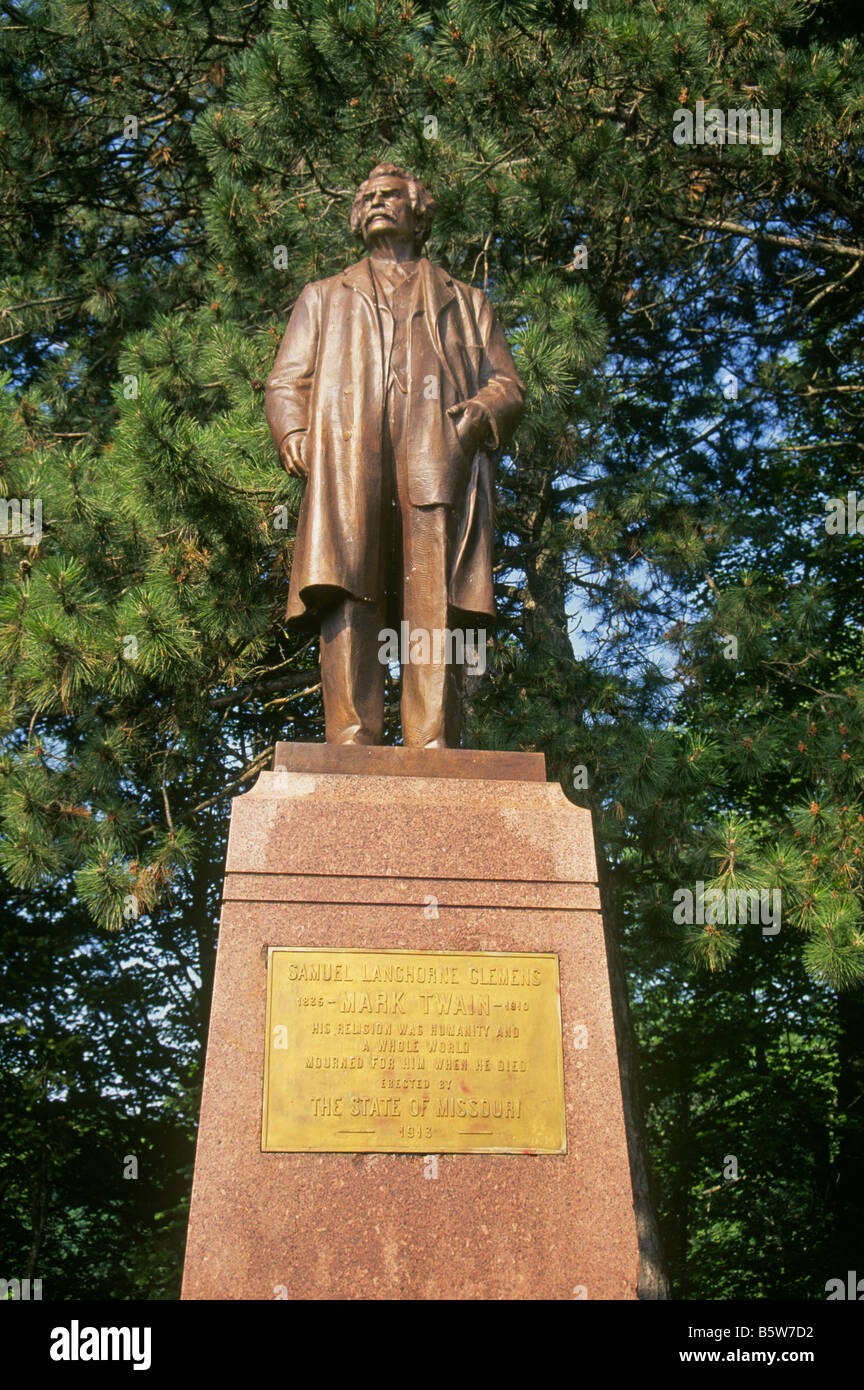 Una statua di Samuel Langhorne Clemens in Annibale sul Mississippi Fiume città natale di Mark Twain Foto Stock