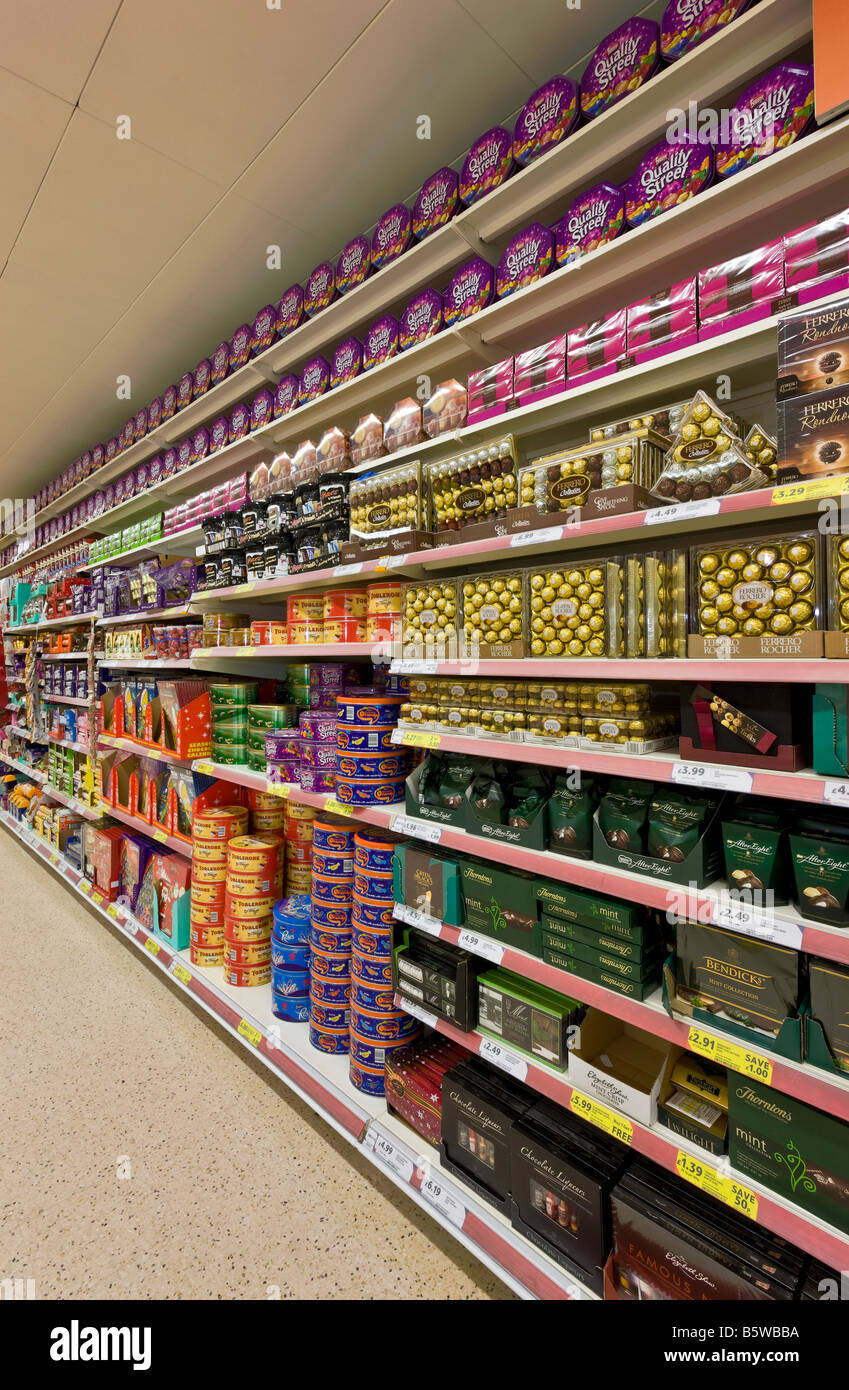 Visualizzazione di dolciumi in un supermercato Foto Stock