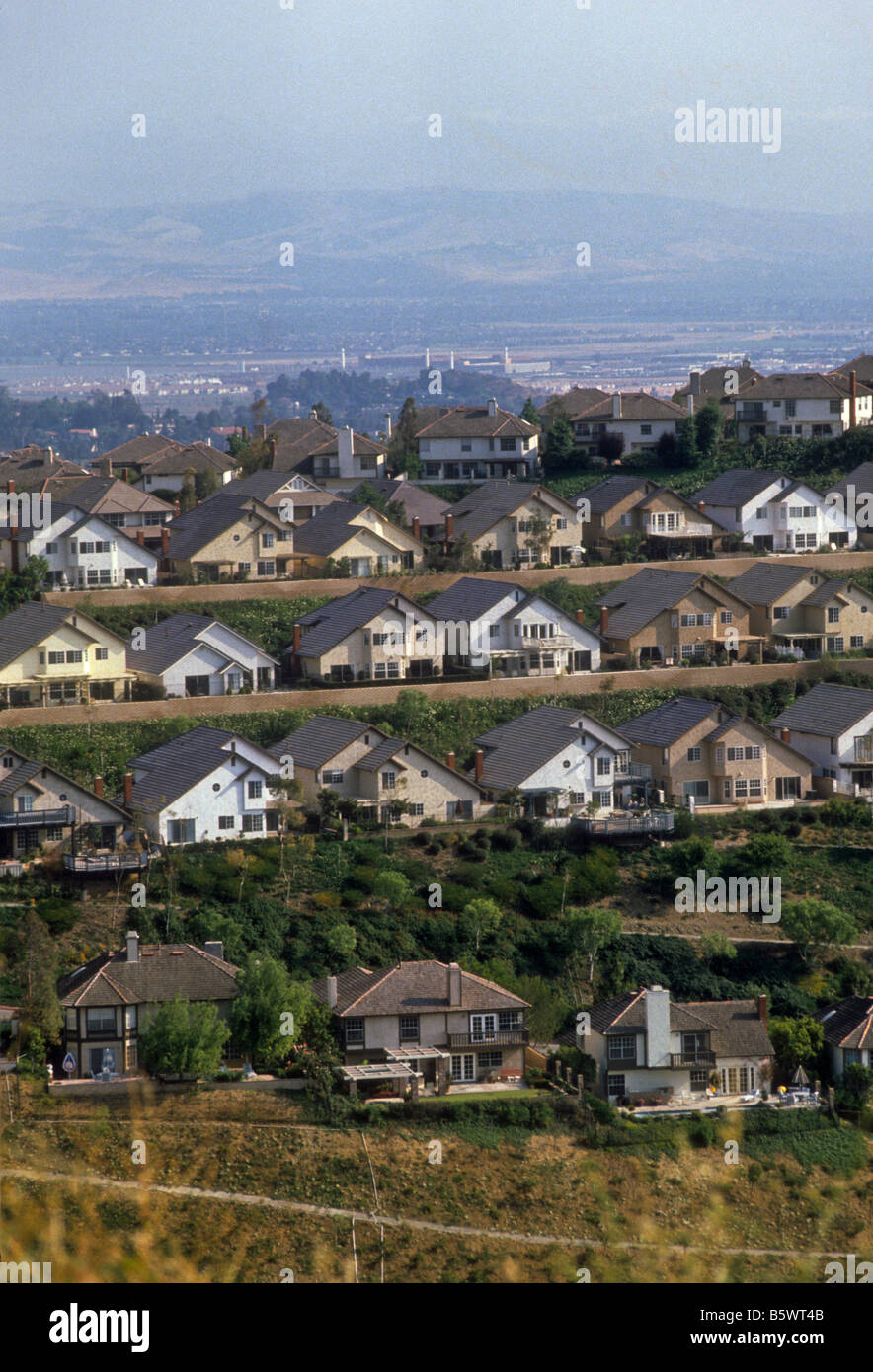Case su una collina nel sud della California come si vede dall'aria. Foto Stock