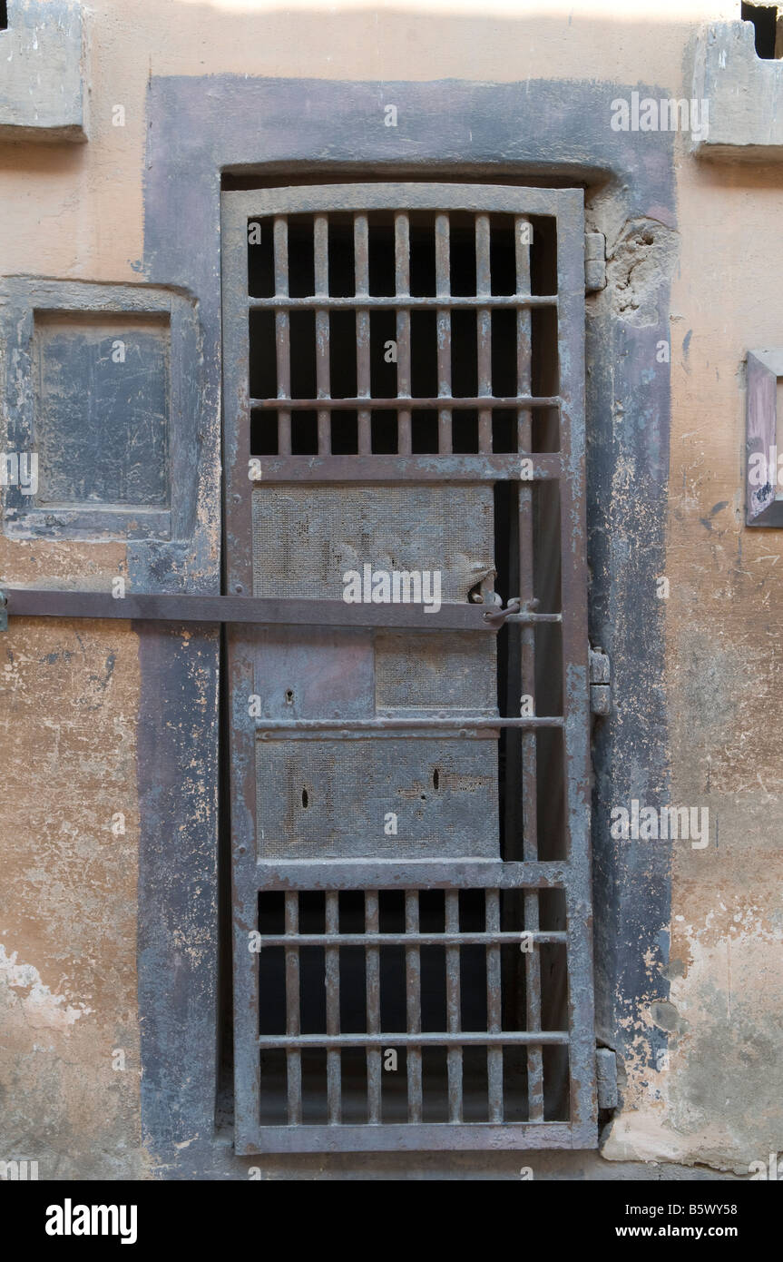 Porta della cella di prigione in Nazionale Museo della polizia entro il Saladino o Salaḥ ad-Dīn cittadella medievale fortificata islamica in Il Cairo Egitto Foto Stock