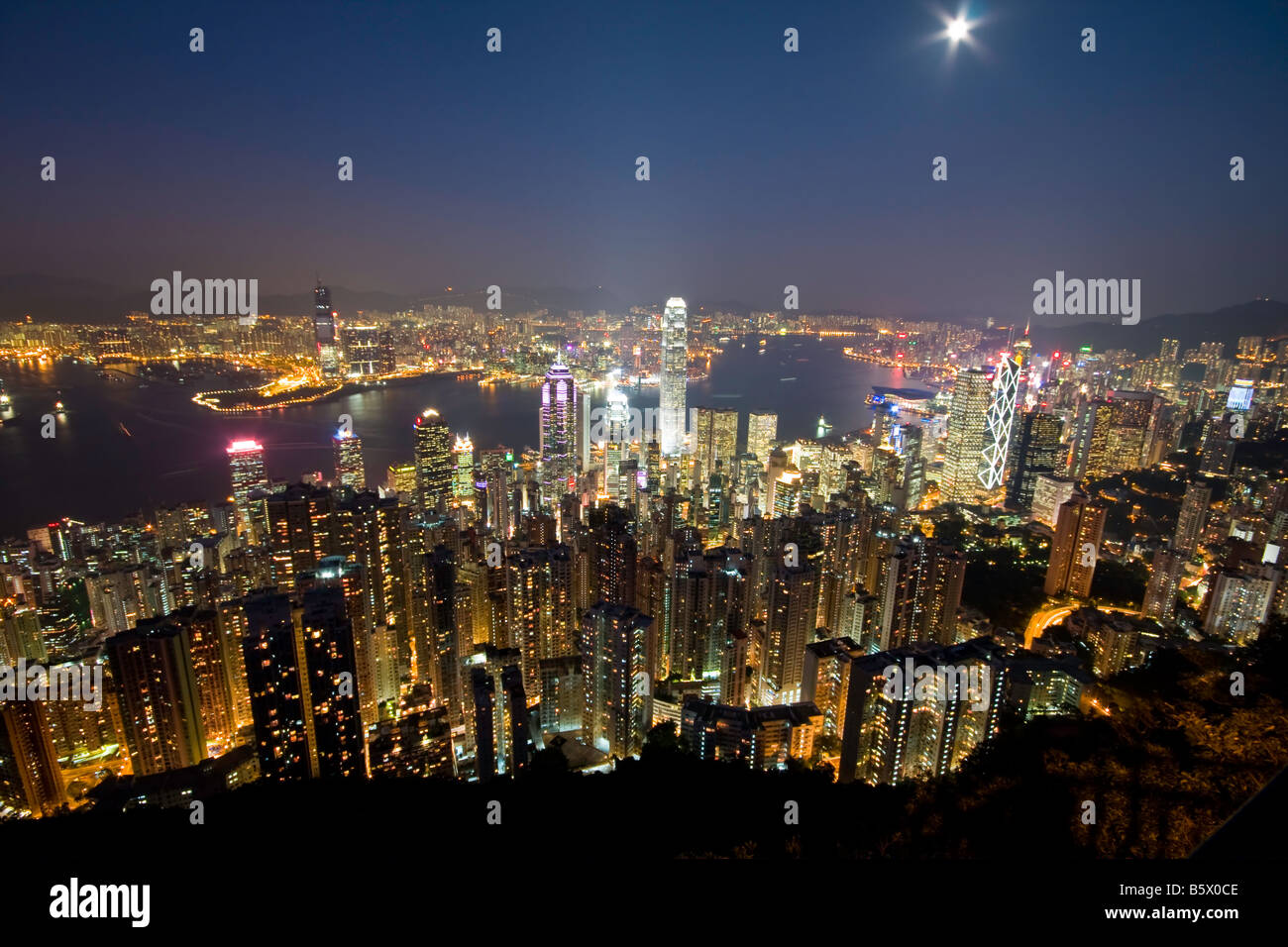 Hong Kong dal picco di notte tempo su una chiara notte Foto Stock