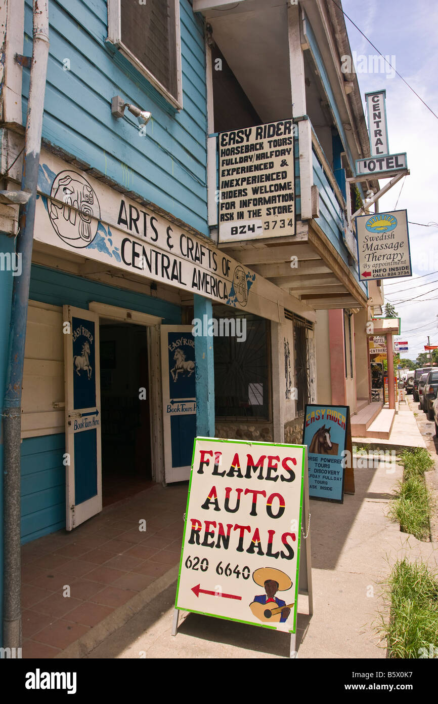 SAN IGNACIO, il Belize - Cartello esterno su ustioni Avenue. Foto Stock