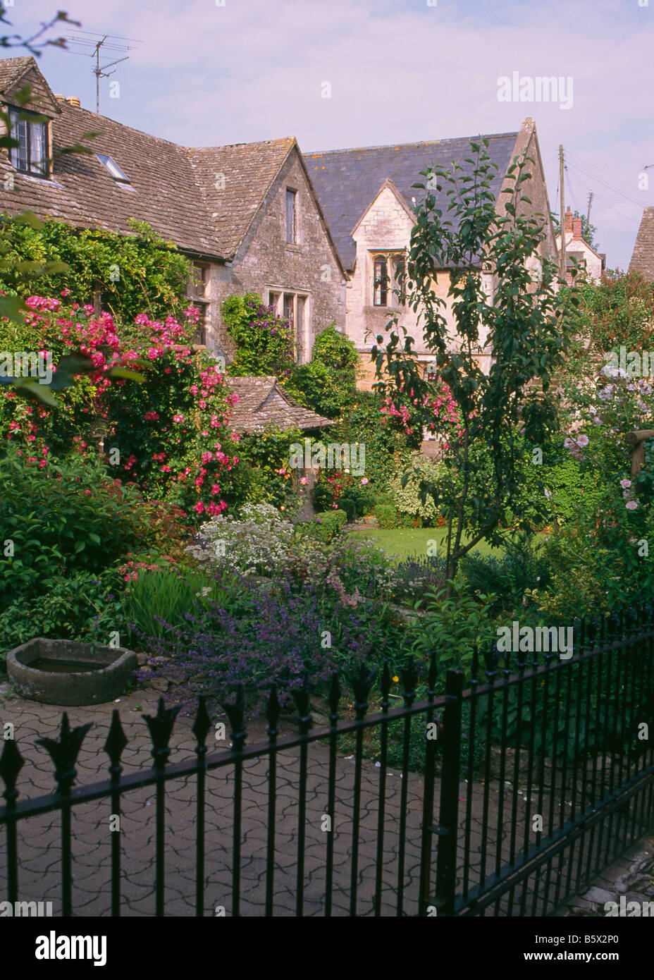 Un grazioso giardino cottage Bisley, Cotswolds, Gloucestershire, Inghilterra Foto Stock