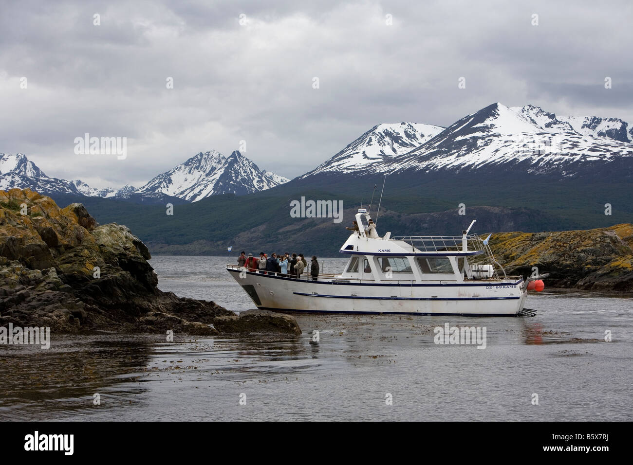Imbarcazione turistica nel Canale del Beagle, Tierra del Fuego, Argentina Foto Stock