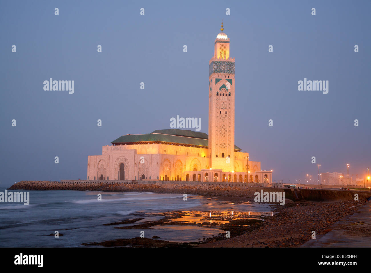 Moschea di Hassan II di notte, Casablanca, Marocco, Africa Foto Stock