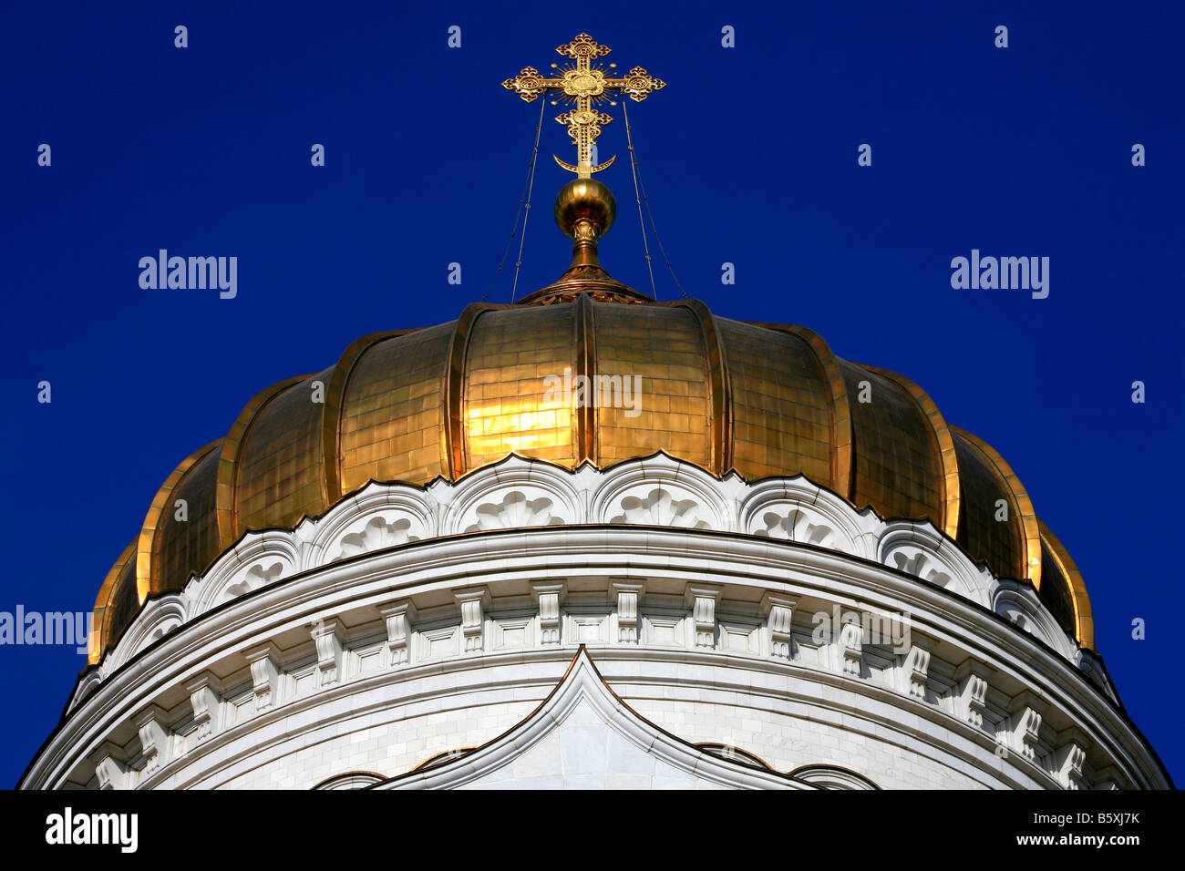 Cupola dorata della cattedrale di Cristo Salvatore (più alto cristiano ortodosso di chiesa nel mondo) a Mosca, Russia Foto Stock