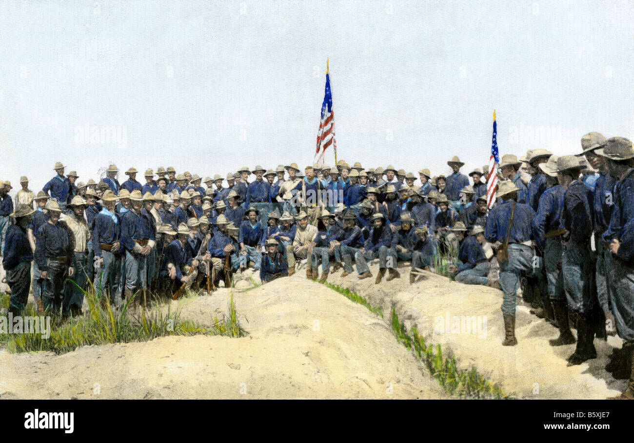 Il colonnello Roosevelt e ruvide piloti dove hanno caricato su San Juan Hill spagnolo guerra americana. Colorate a mano i mezzitoni di una fotografia Foto Stock