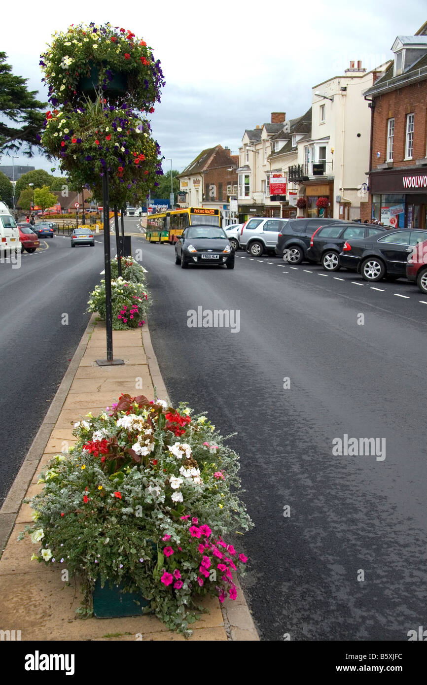 Scena di strada nel mercato cittadino di Stratford upon Avon Warwickshire Inghilterra Foto Stock