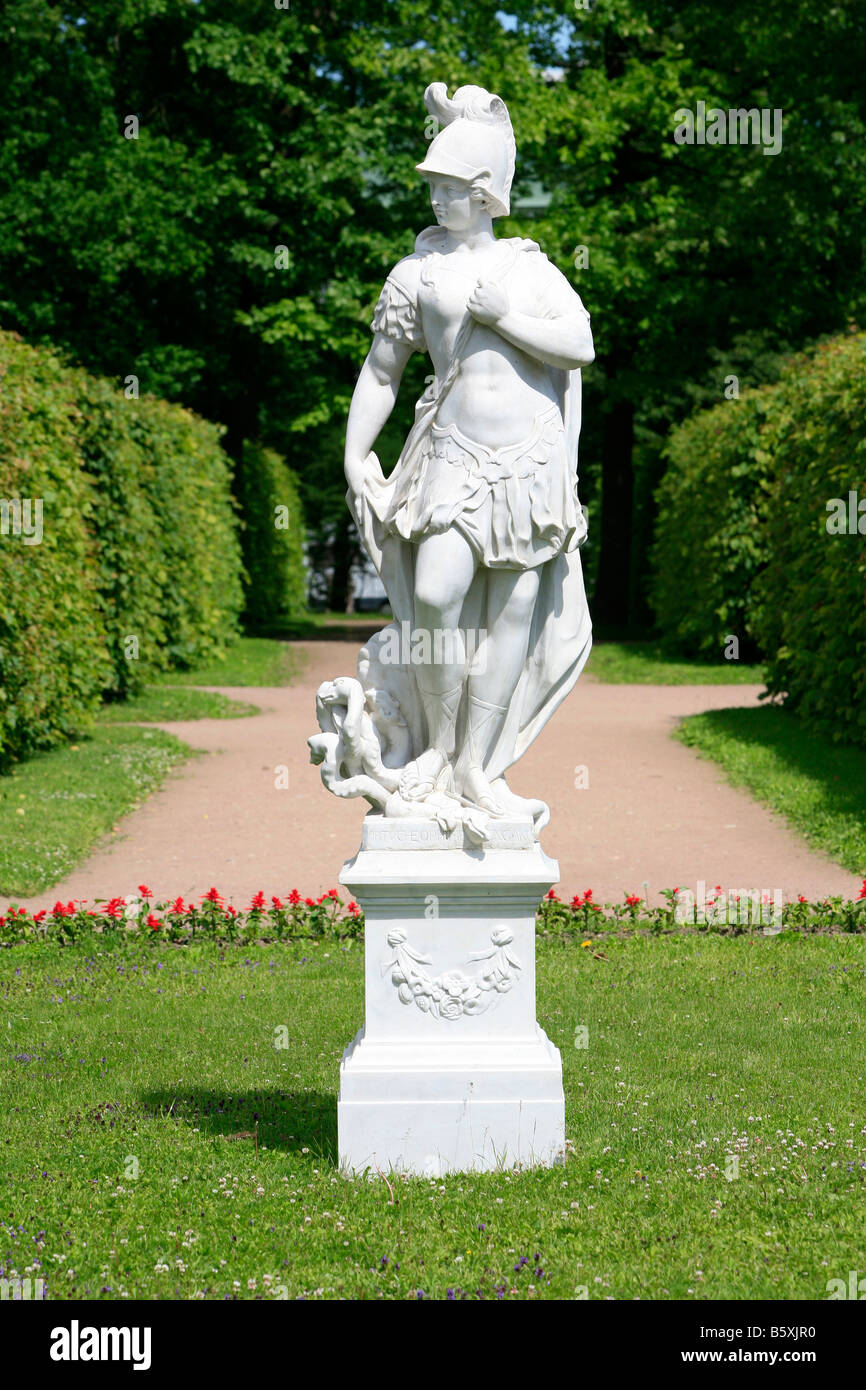 Statua nei giardini del Carskoe Selo Palace (il Palazzo di Caterina) Foto Stock
