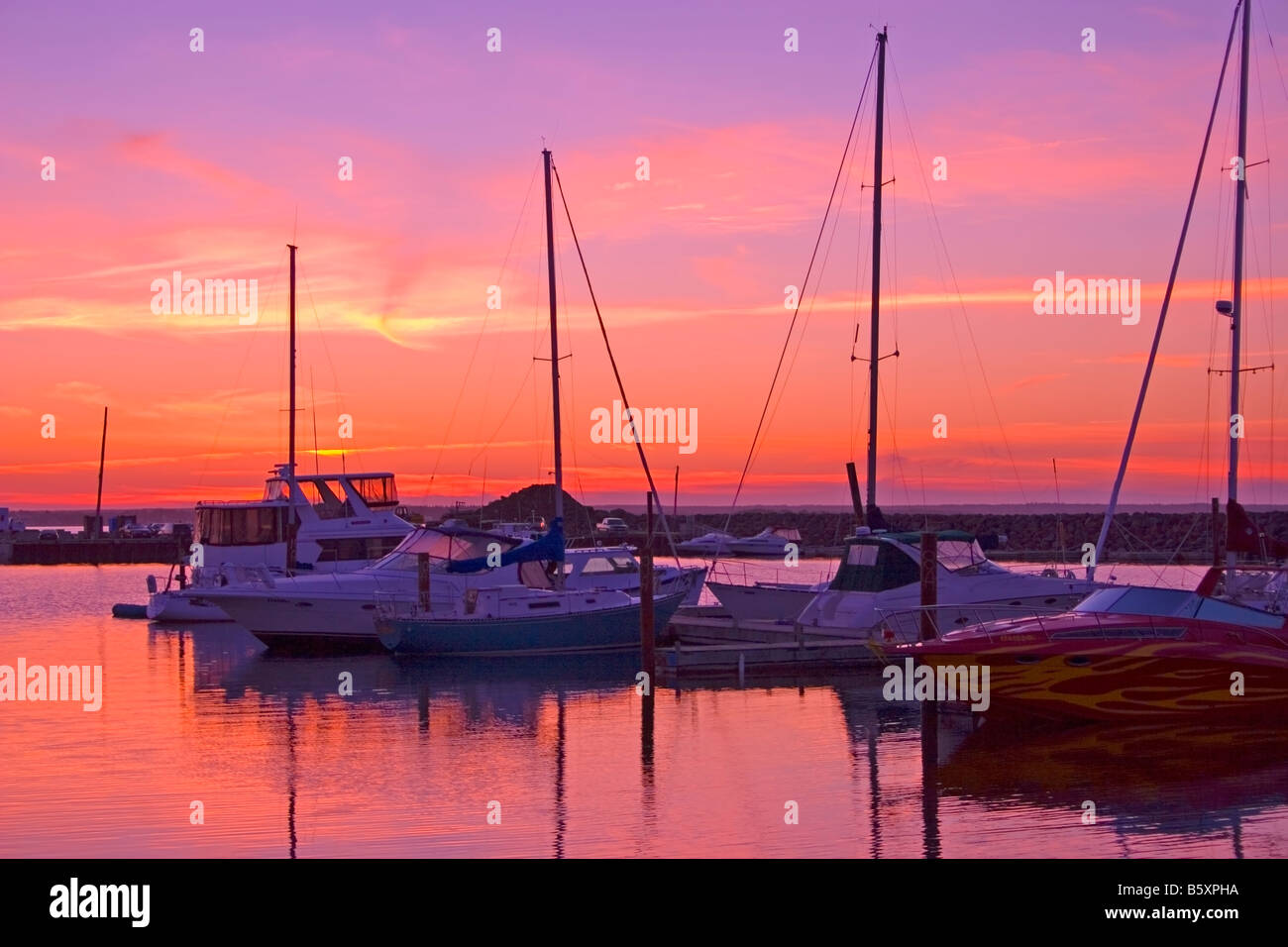 Barche a vela al tramonto, Pointe du Chene, New Brunswick, Canada Foto Stock