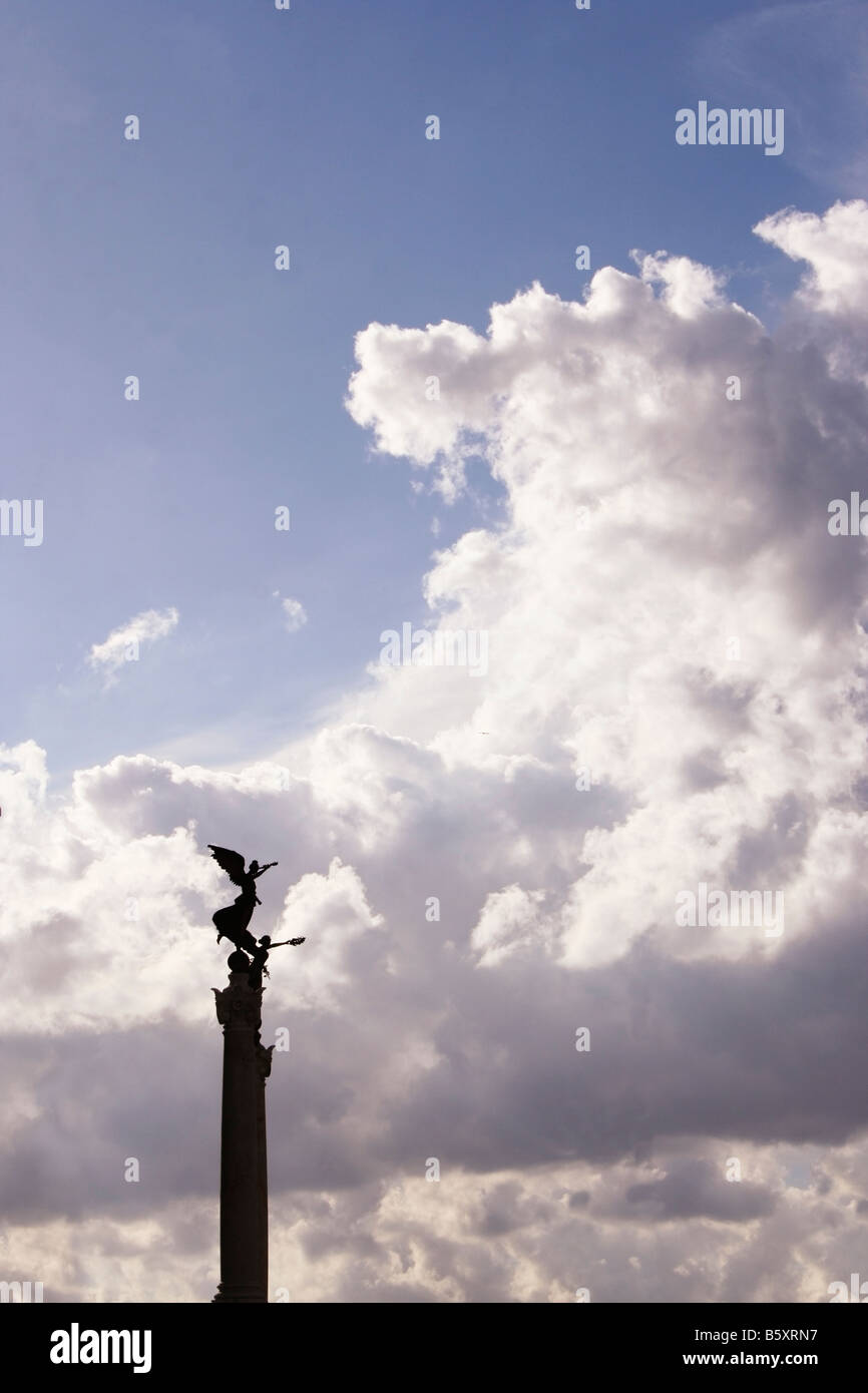 Angelo statua al Victor Emmanuel Monument, Roma Foto Stock