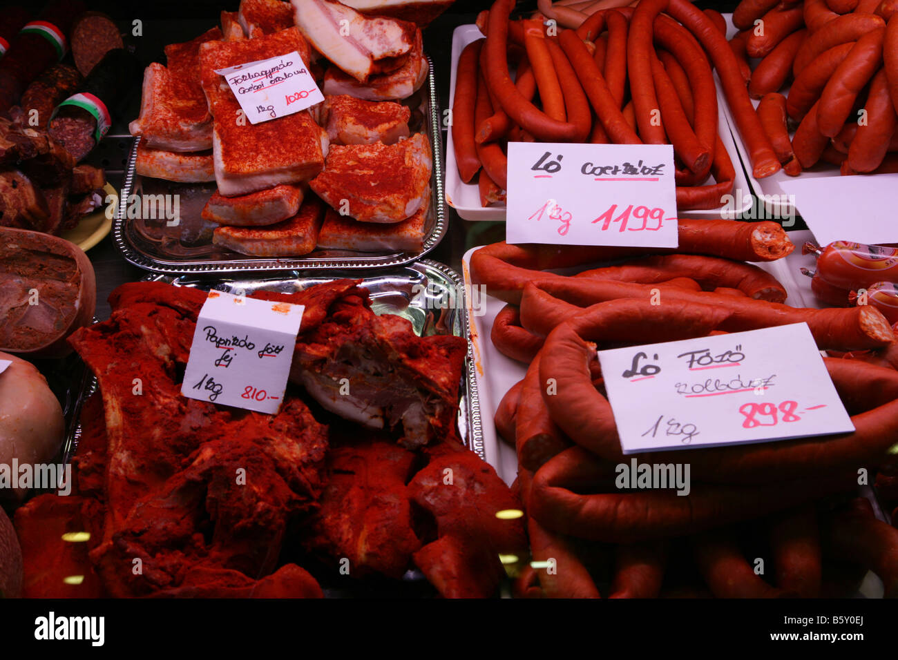 Carni di maiale e grassi di Budapest butcher shop s Foto Stock