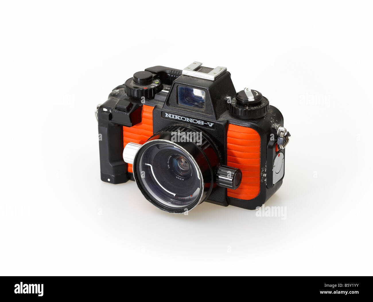 Nikonos V Fotocamera Subacquea incrostati di sale e graffiato su sfondo bianco Foto Stock